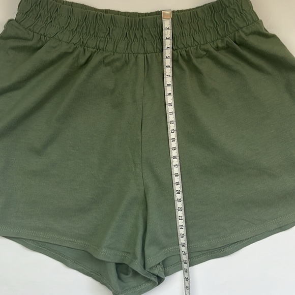 3/$20 😀  GAP KIDS Shorts - Khaki Green Size Small - Picture 5 of 10